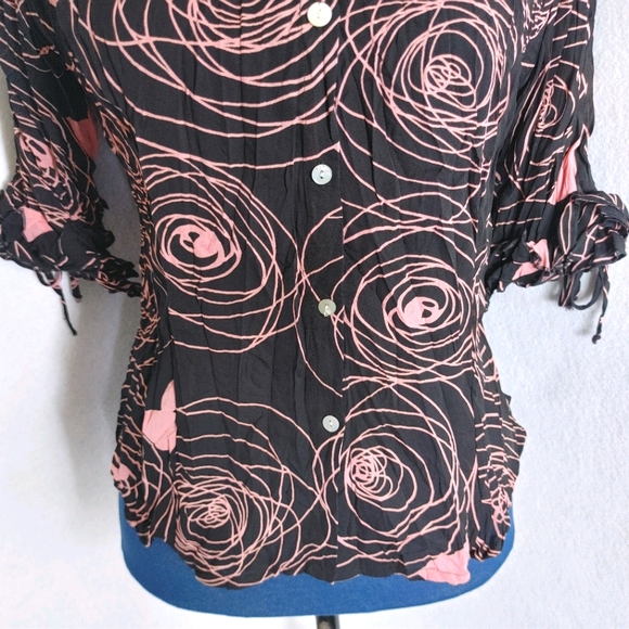🎉HP🎉Violet & Claire Pink Swirl Crinkle Button Blouse - Picture 3 of 8